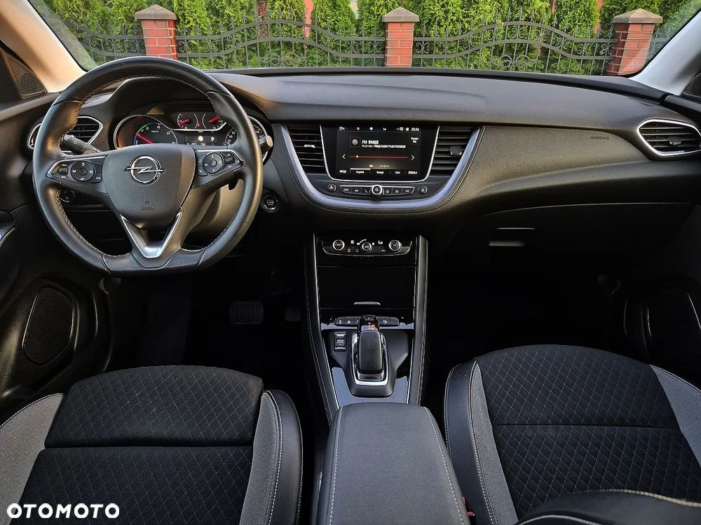 Opel Grandland X 1.6 T PHEV 4x4 Design&Tech - 10