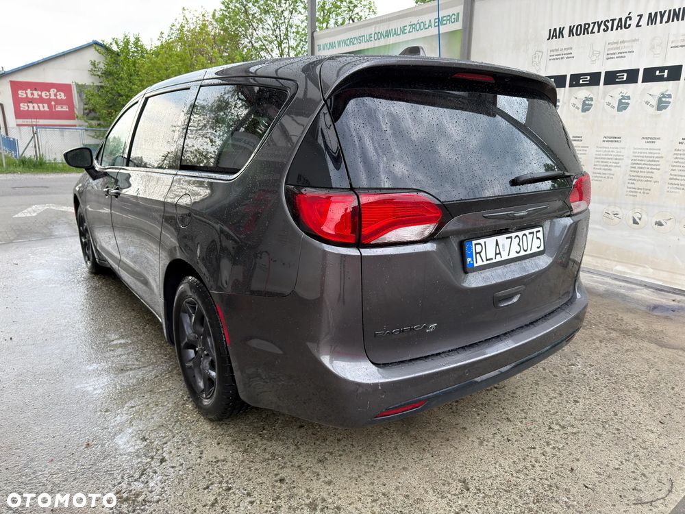 Chrysler Pacifica - 5