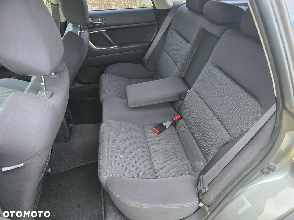 Subaru Legacy - 14