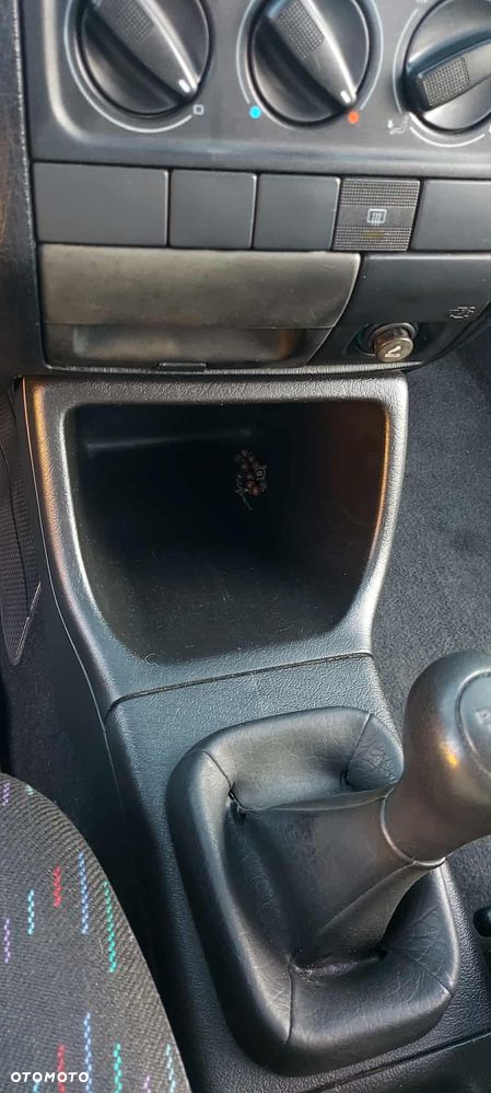 Volkswagen Golf 1.6 - 6