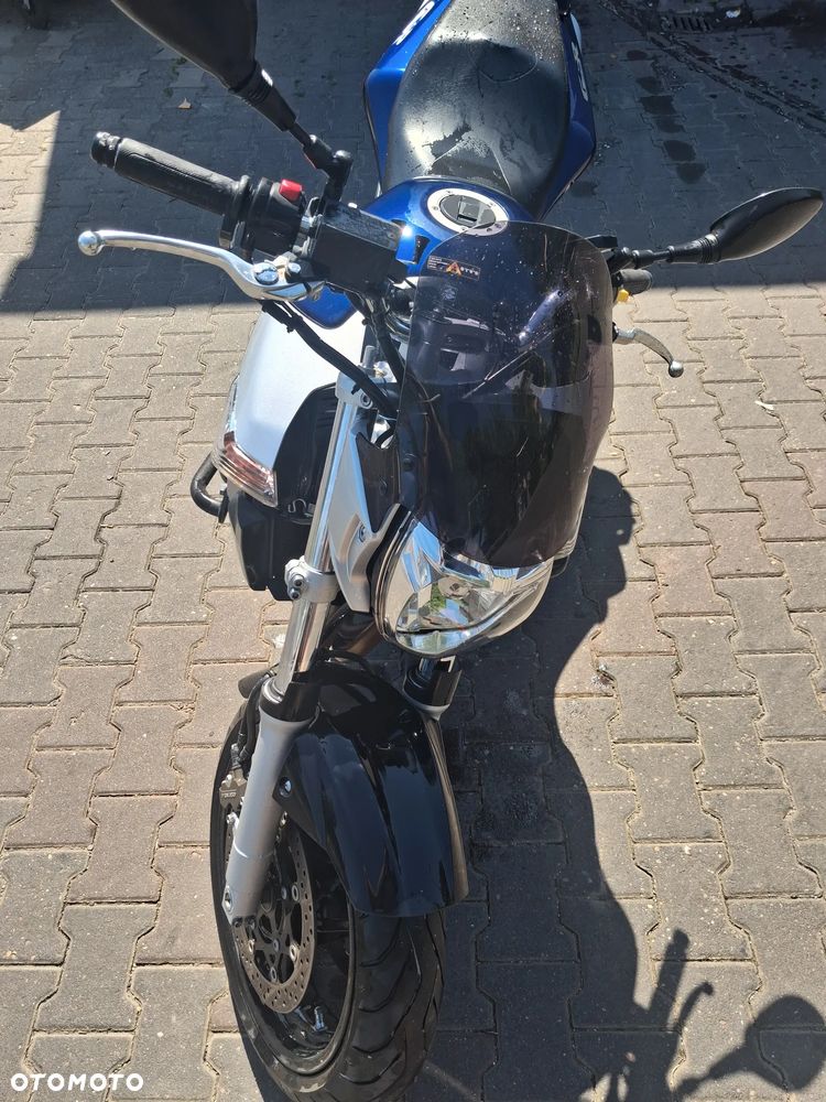 Suzuki GSR - 2