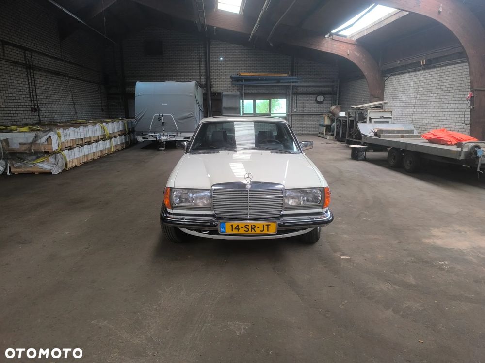 Mercedes-Benz 280 - 7