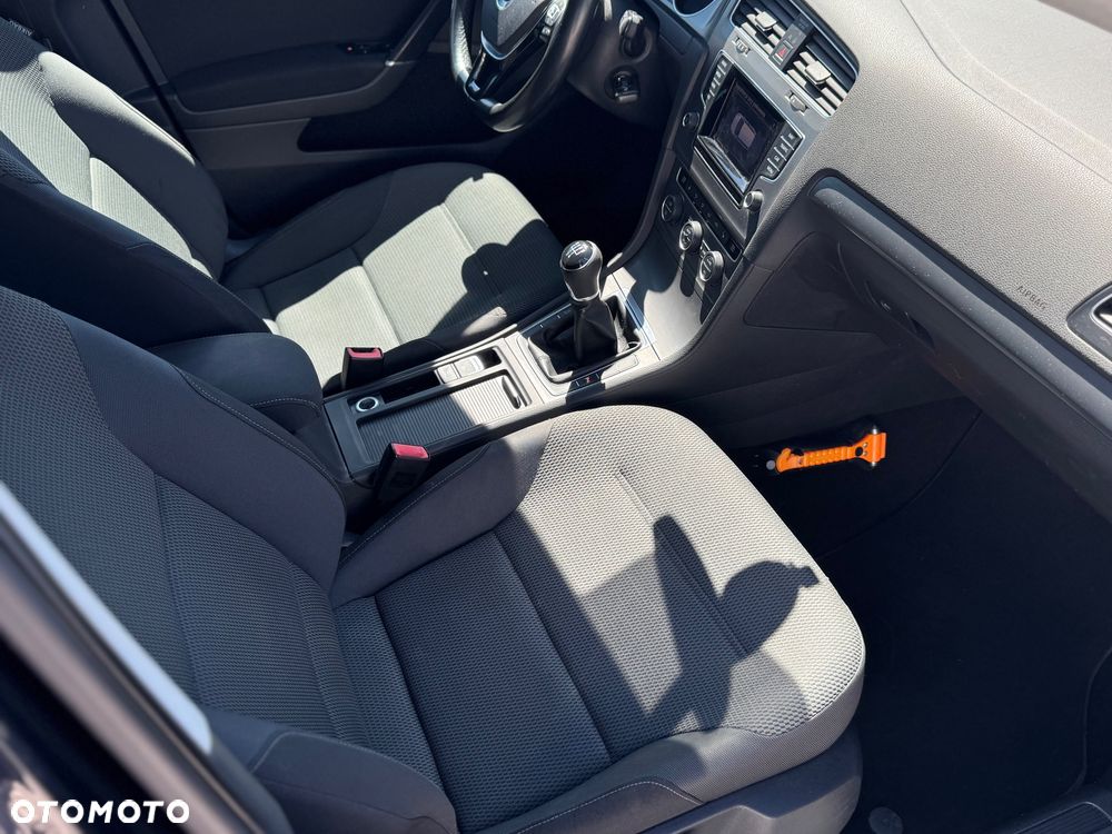 Volkswagen Golf 1.6 TDI DPF Comfortline - 29