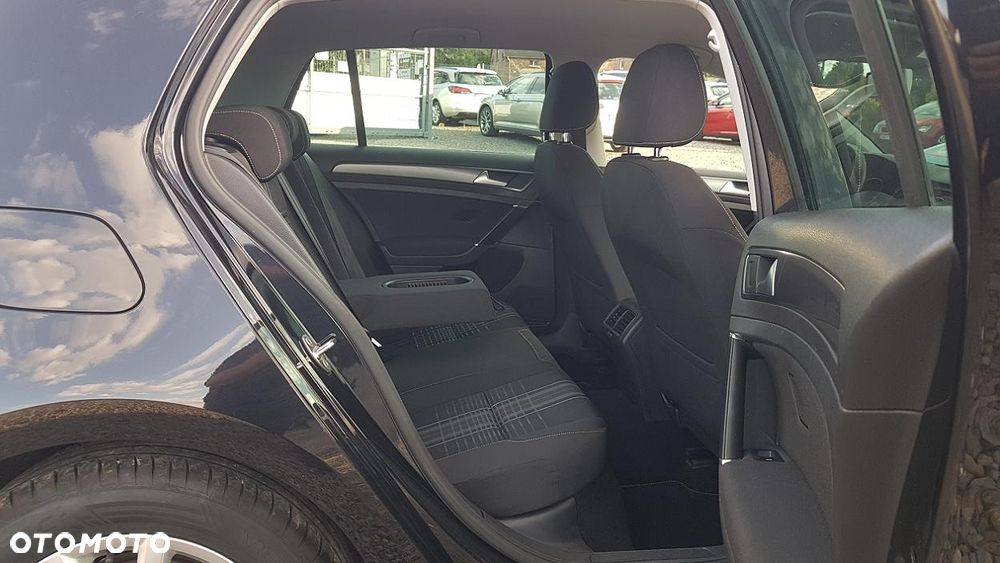 Volkswagen Golf 2.0 TDI BlueMotion Technology DSG Lounge - 28