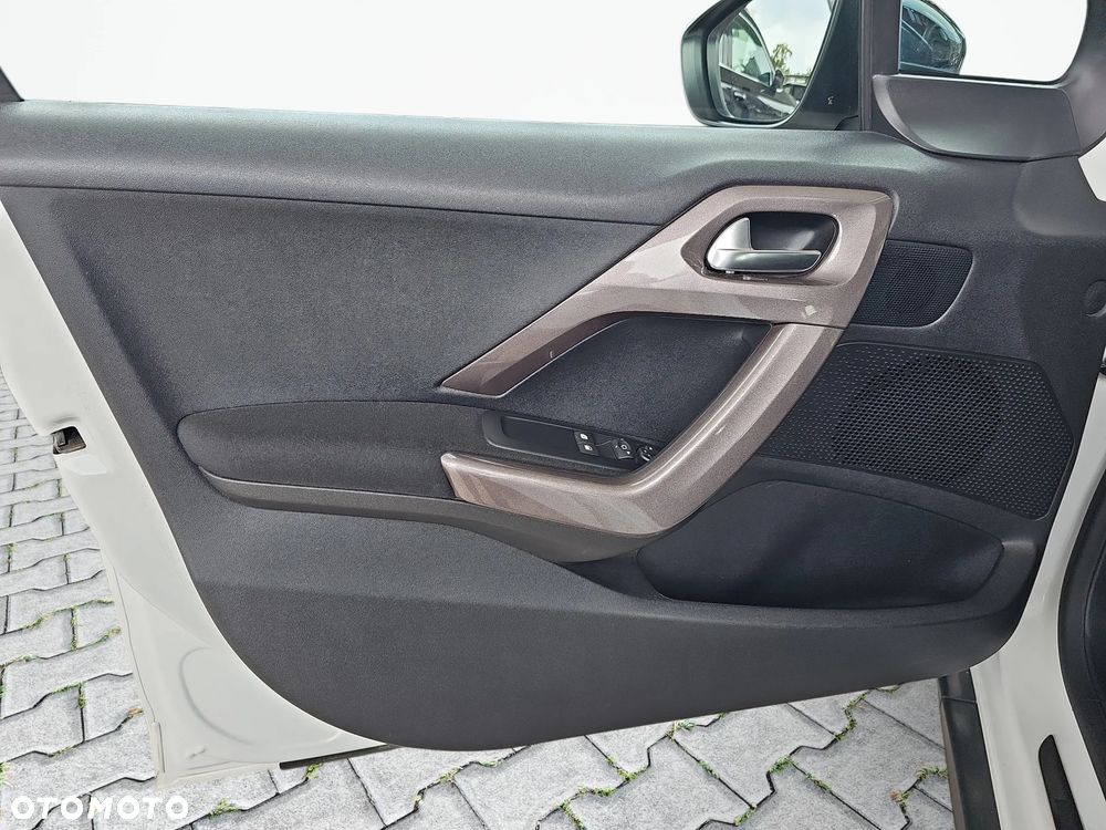 Peugeot 2008 1.2 Pure Tech Allure S&S - 14