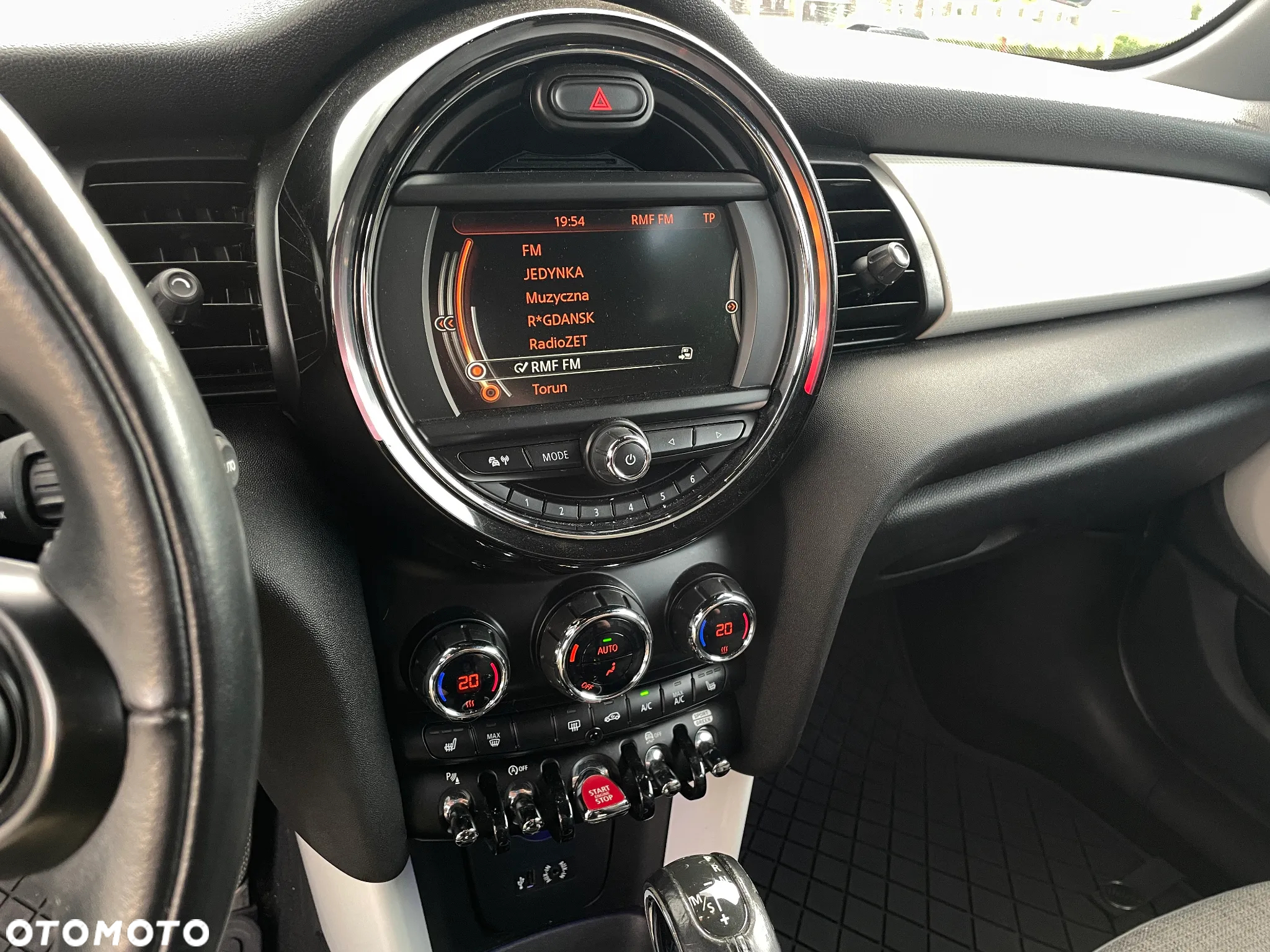 MINI Cooper Standard - 24