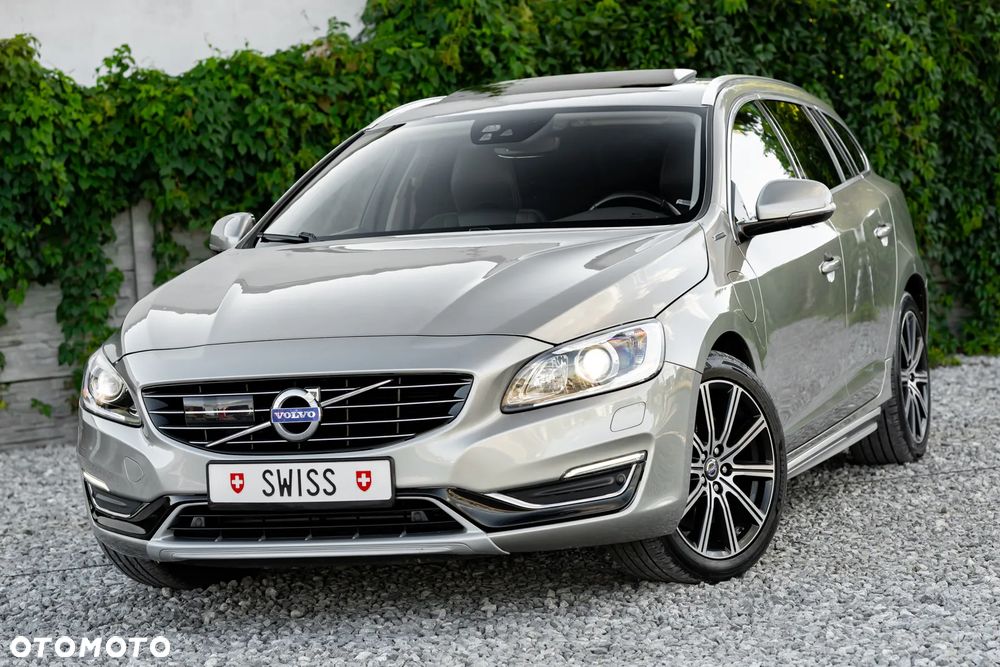 Volvo V60 D6 AWD Plug-in Hybrid Momentum - 6