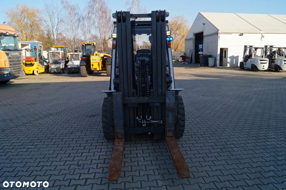 Nissan Wózek widłowy 5 tony udźwigu - 2