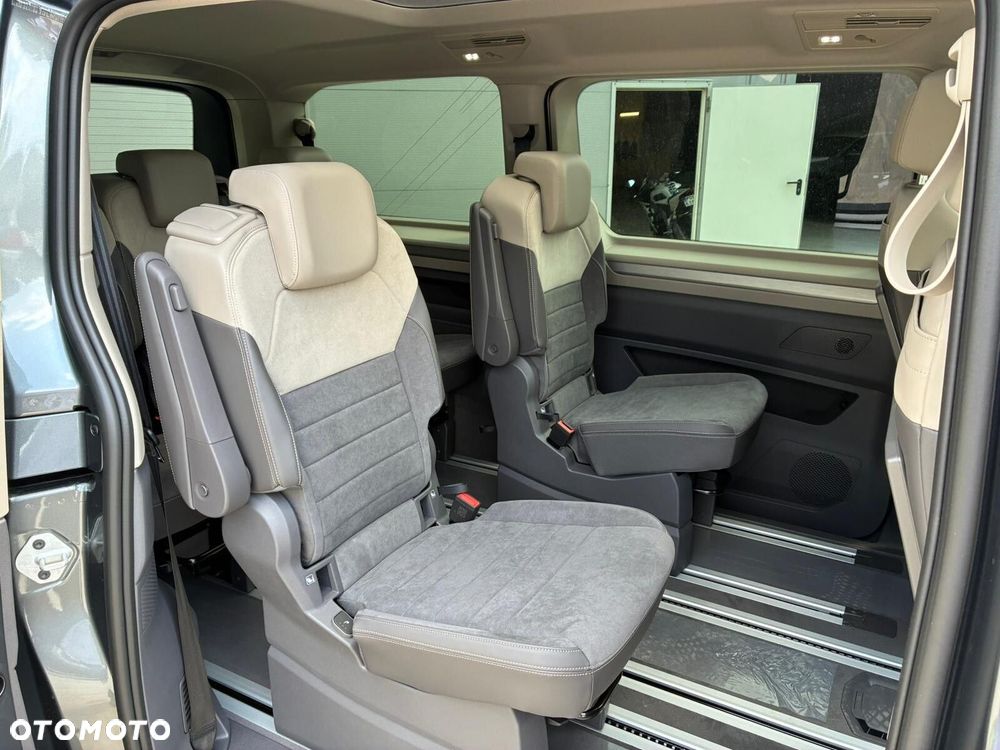 Volkswagen Multivan - 17