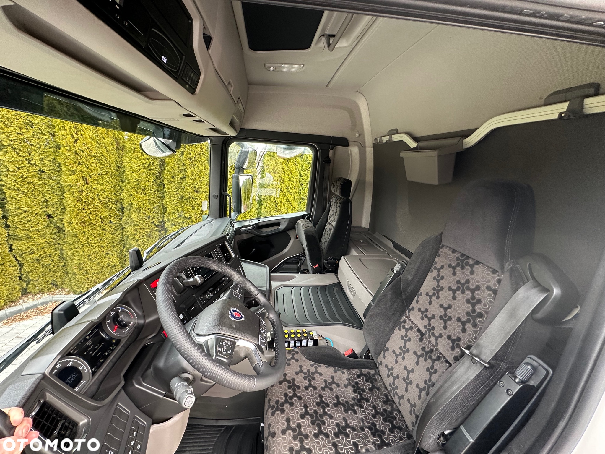 Scania / G450 / 6X2 / HAKOWIEC / HYVA 22.60.SK  / Oś-SKRĘTNA-PODNOSZONA / - 26