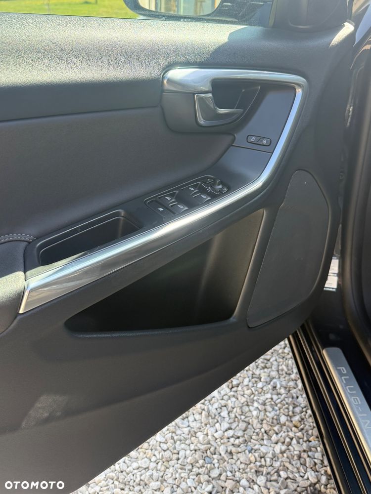 Volvo V60 D6 AWD Plug-in Hybrid Summum - 12