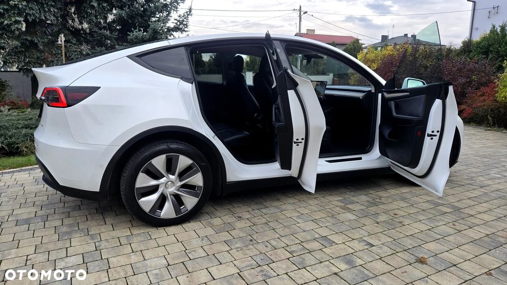 Tesla Model Y Long Range Dual Motor AWD - 11