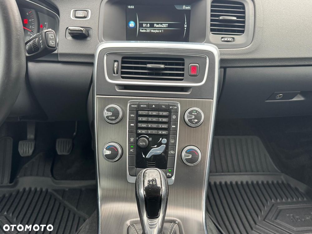Volvo V60 Cross Country D3 Drive-E Momentum - 24