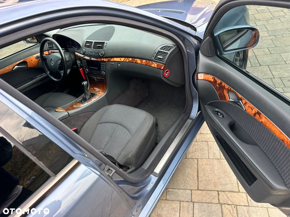 Mercedes-Benz Klasa E 240 Elegance - 37
