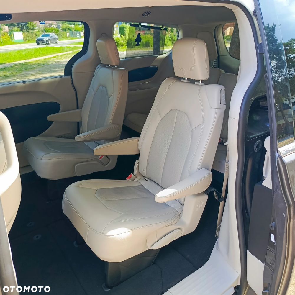 Chrysler Pacifica - 6