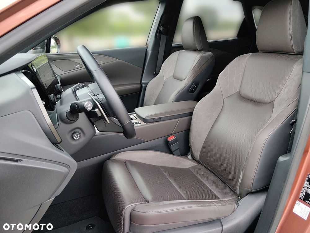 Lexus RX 450h+ Omotenashi - 14