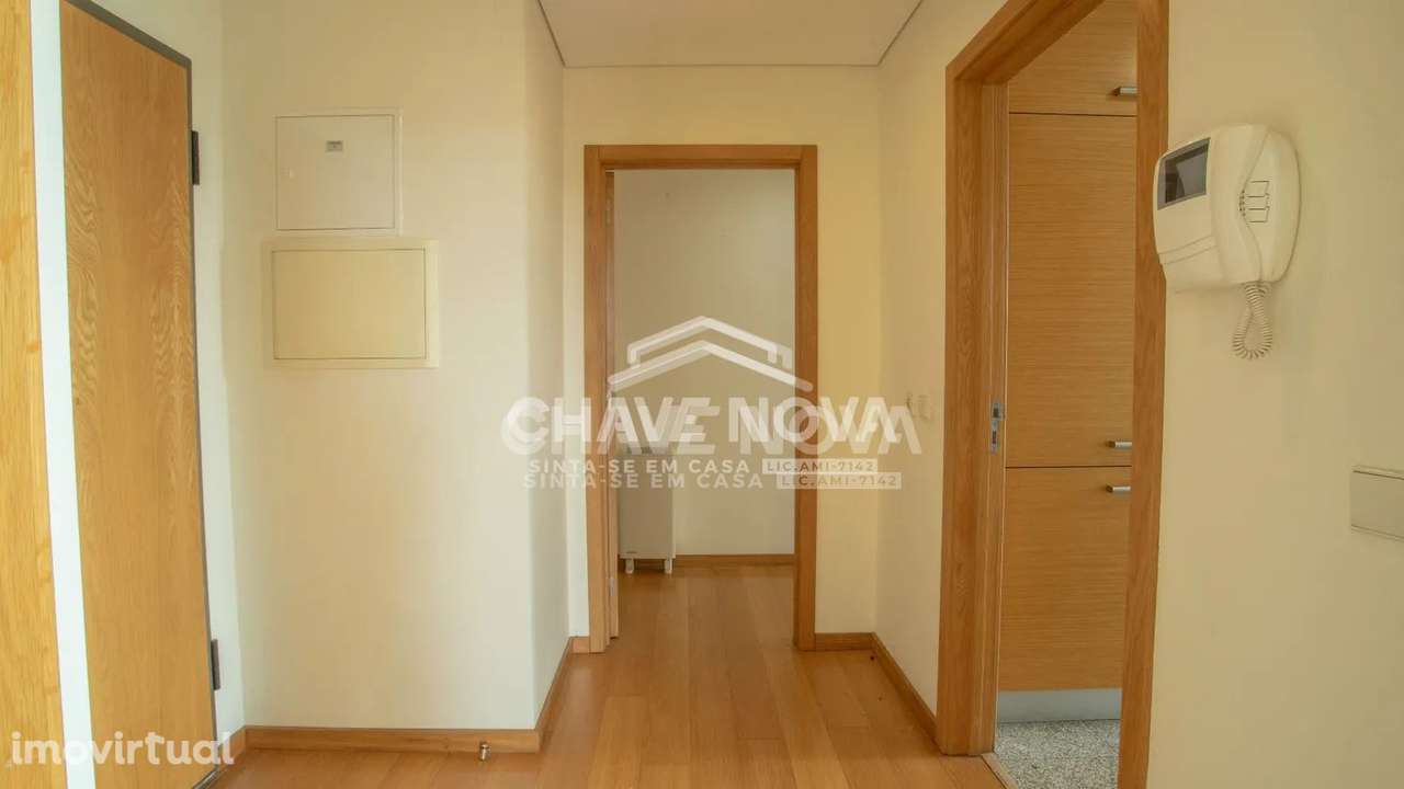 T2 com garagem, jardim e aquecimento central em Santa Marinha - Grande imagem: 2/23