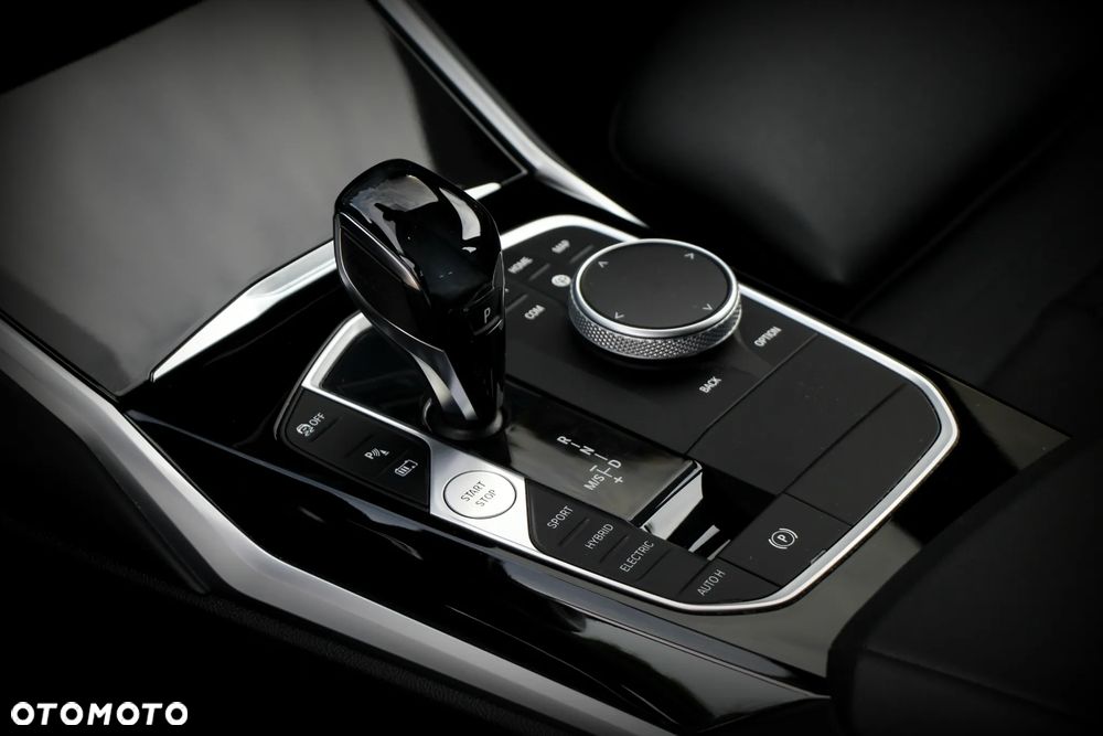 BMW Seria 3 330e Sport Line - 15
