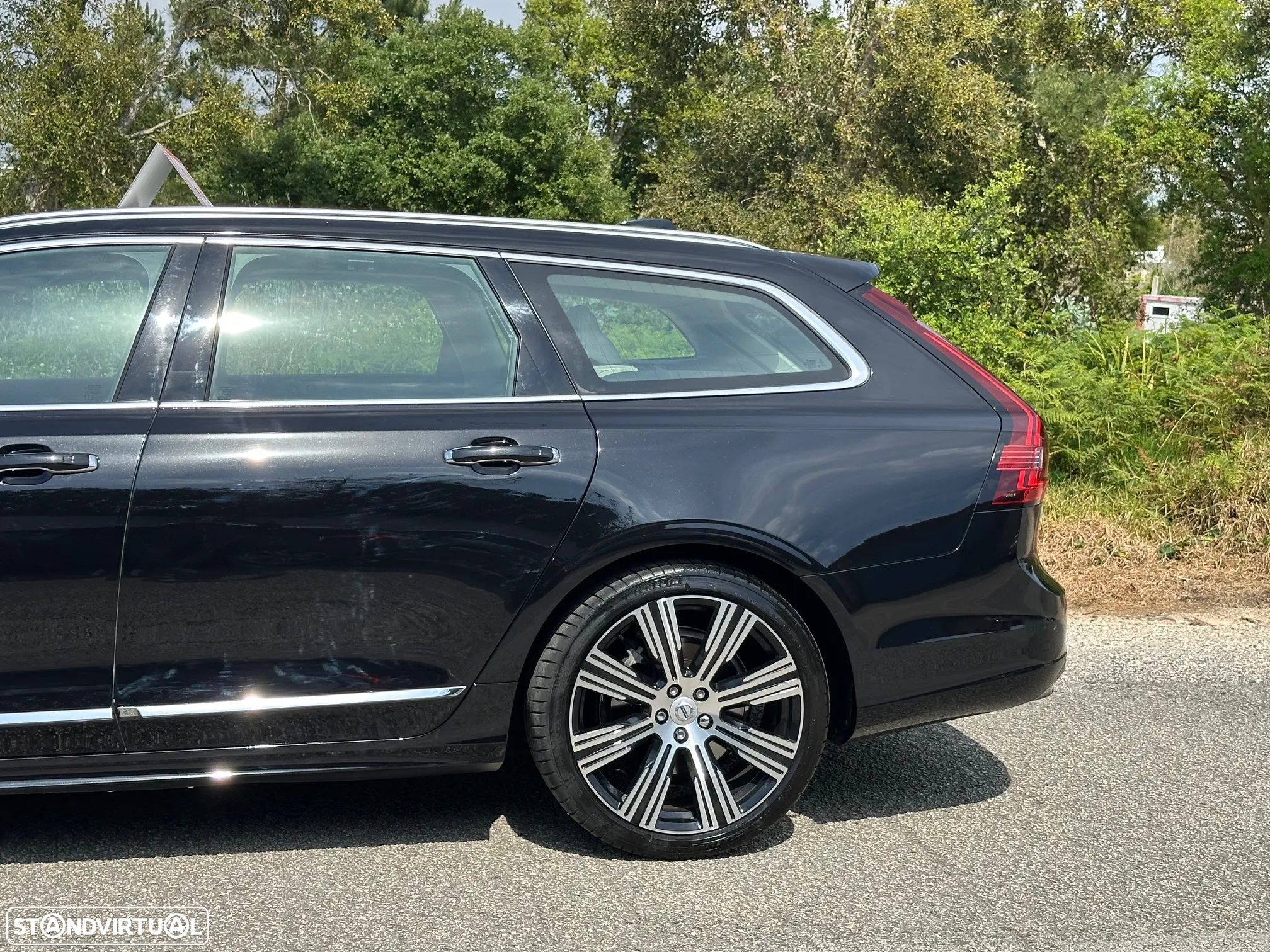 Volvo V90 2.0 B5 Inscription AWD Geartronic - 3