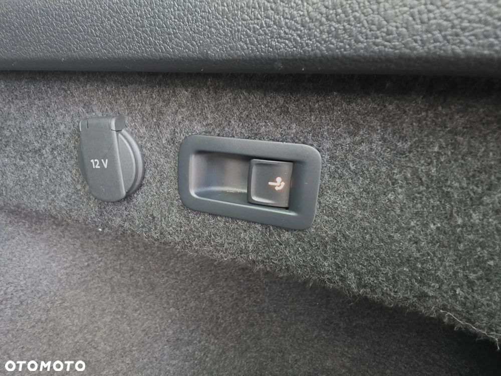 Volkswagen Passat Variant 2.0 TDI SCR DSG Conceptline - 16