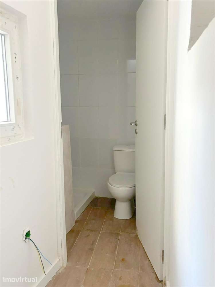 Moradia TOTALMENTE REMODELADA! - Grande imagem: 5/17