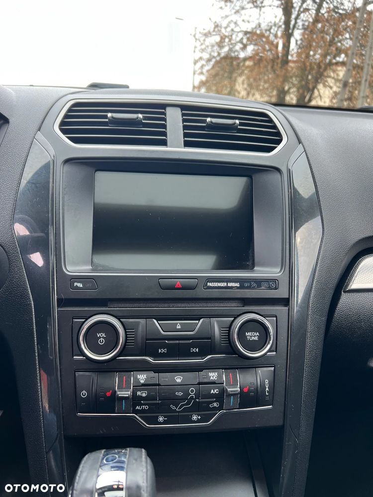 Ford Explorer EcoBoost Plug-in Hybrid ST-LINE - 19