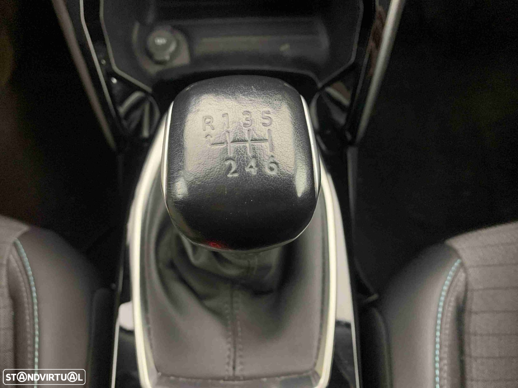 Peugeot 2008 1.2 PureTech Allure Pack - 4