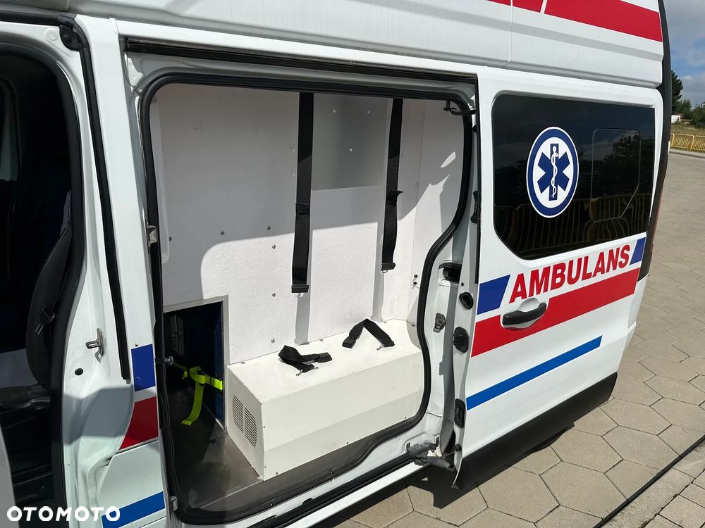 Opel Vivaro Wysoka Maxi Karetka Ambulans Ambulance Sanitarny EN1789 - 9
