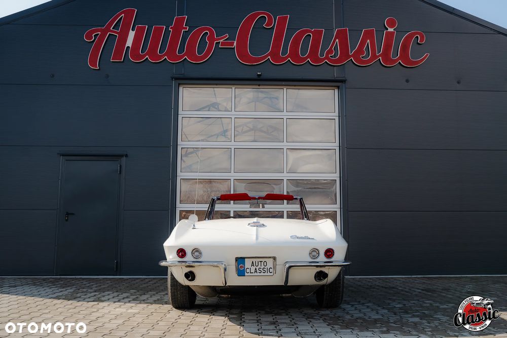 Chevrolet Corvette - 12