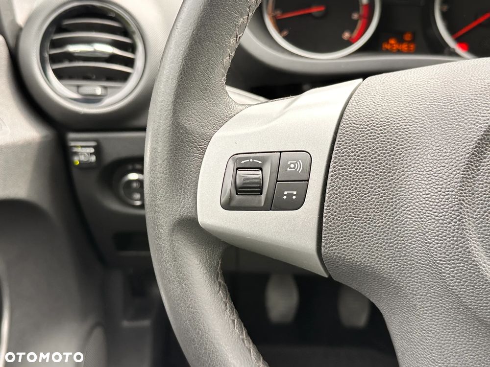 Opel Corsa 1.2 16V Cosmo - 15