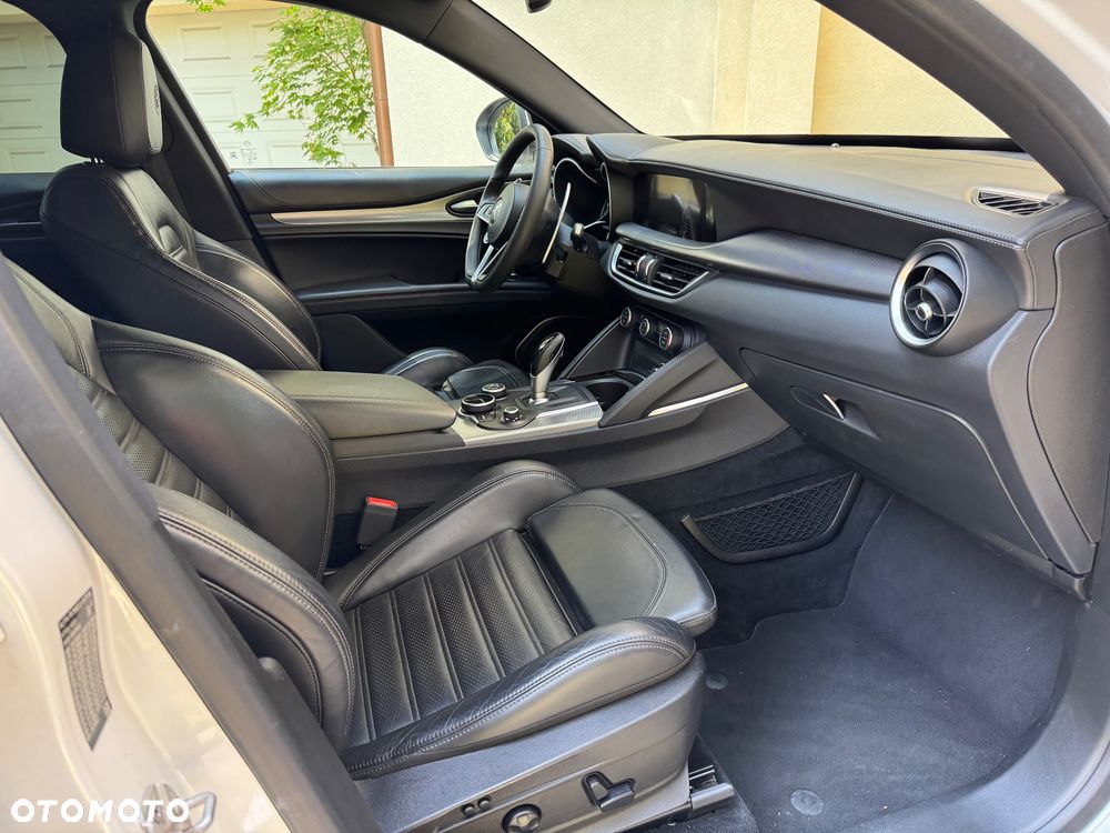 Alfa Romeo Stelvio 2.0 Turbo Veloce TI Q4 - 28