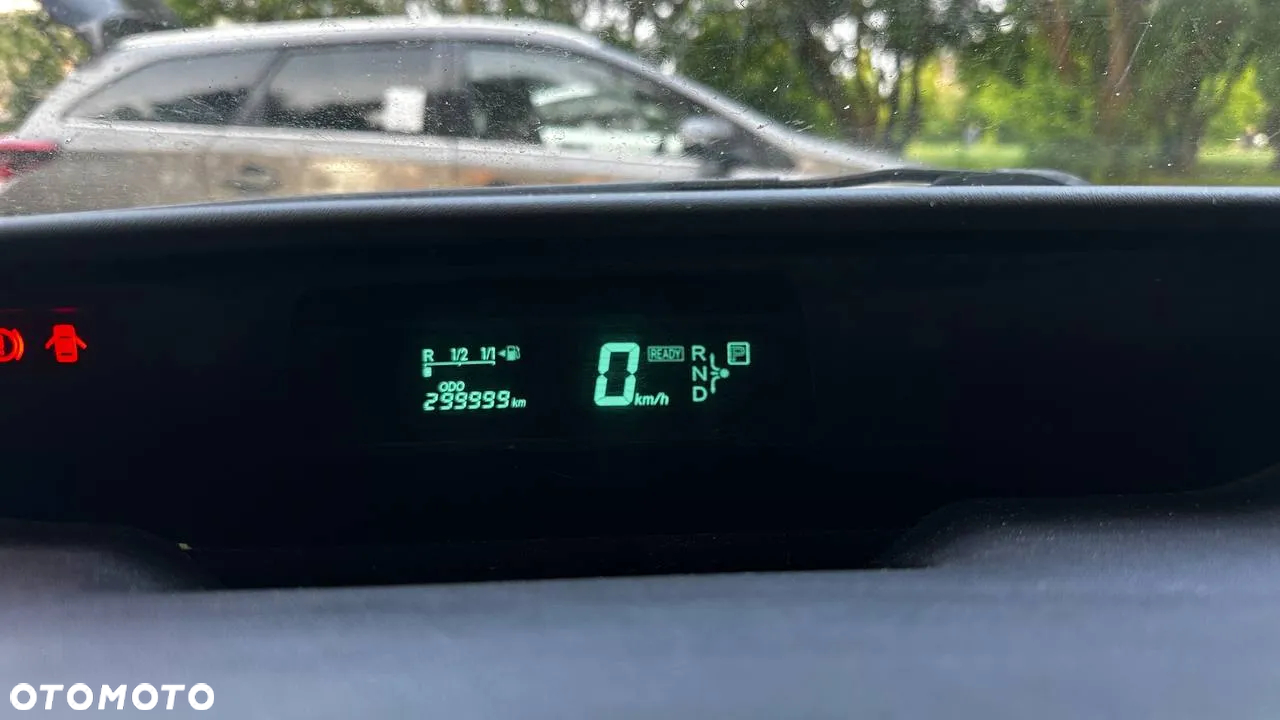 Toyota Prius (Hybrid) Executive - 14