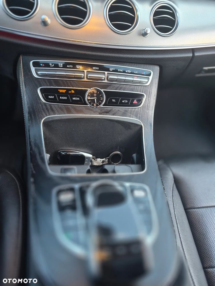Mercedes-Benz Klasa E 220 d 9G-TRONIC AMG Line - 22