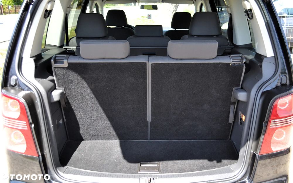 Volkswagen Touran 1.9 TDI DPF Trendline - 12