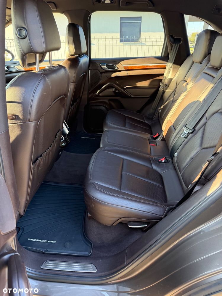 Porsche Cayenne - 8