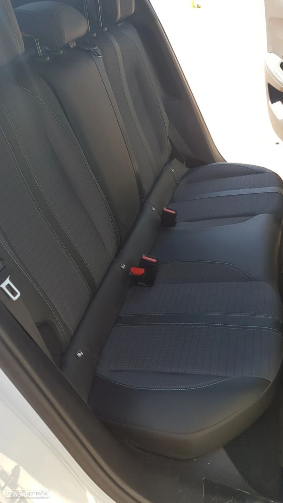 Peugeot 2008 1.2 PureTech Allure - 14