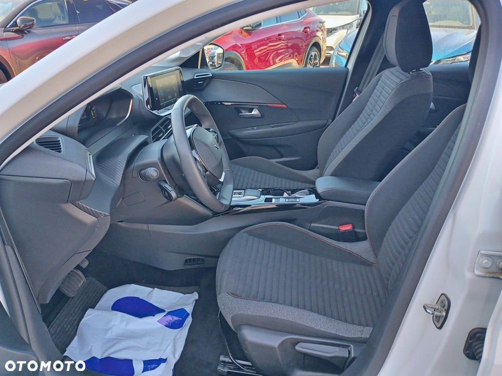 Peugeot 208 - 10