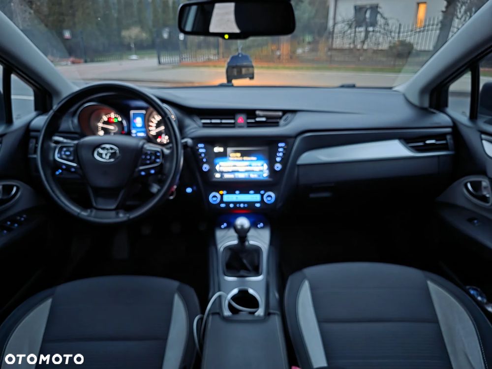 Toyota Avensis 2.0 D-4D Premium - 17