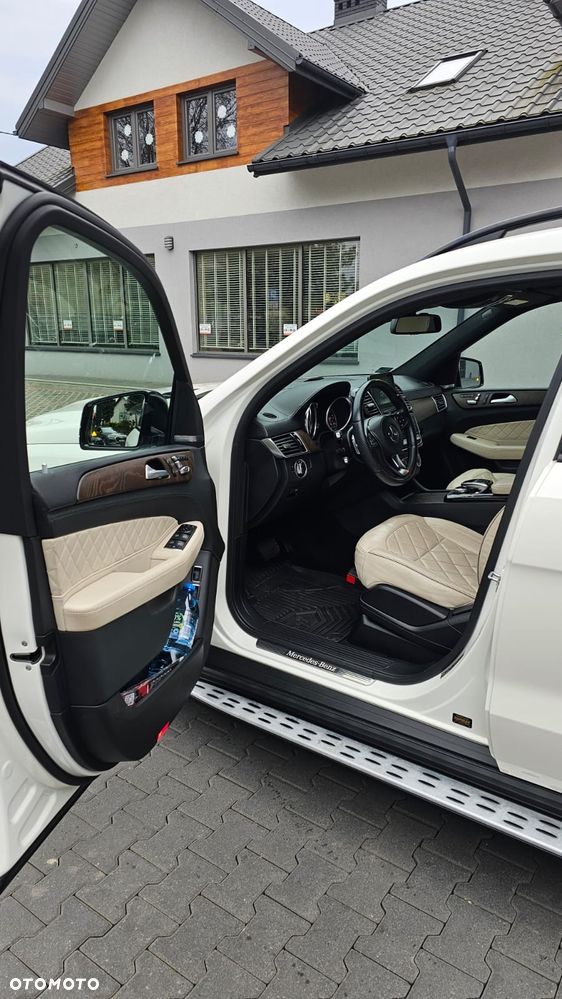 Mercedes-Benz GLS - 23