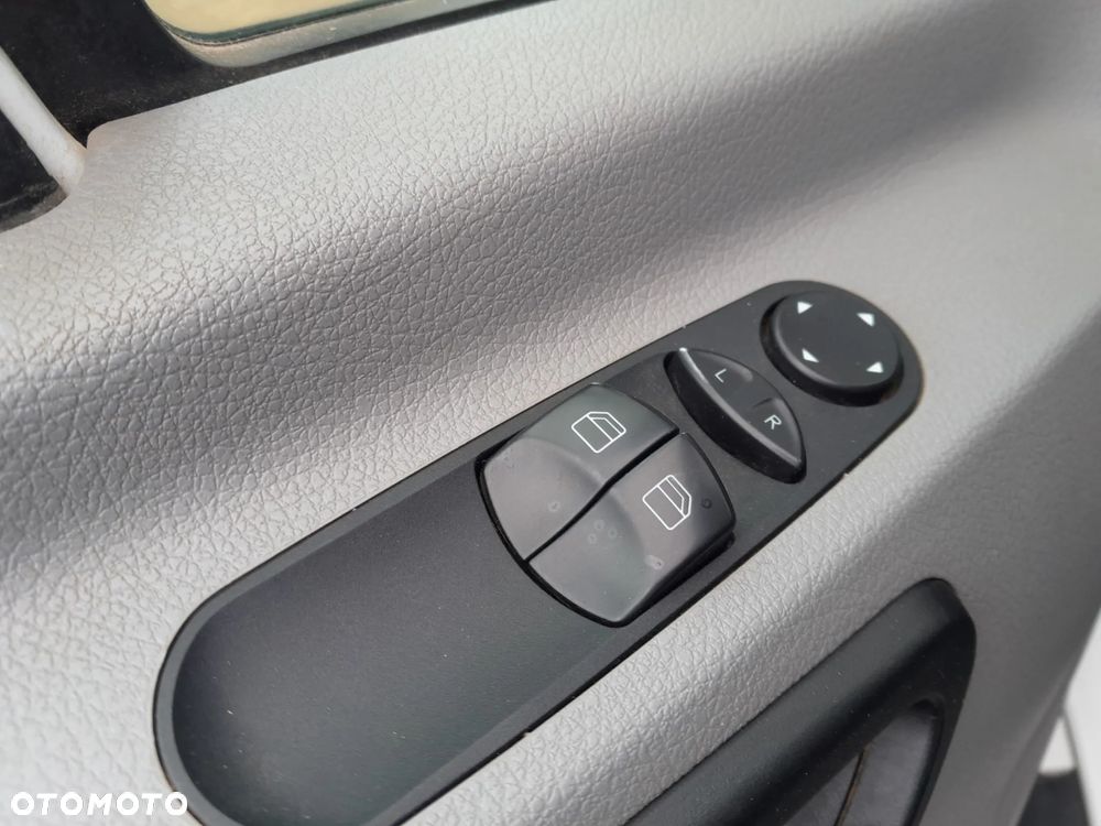 Mercedes-Benz Sprinter - 10