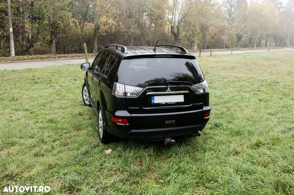 Mitsubishi Outlander - 3