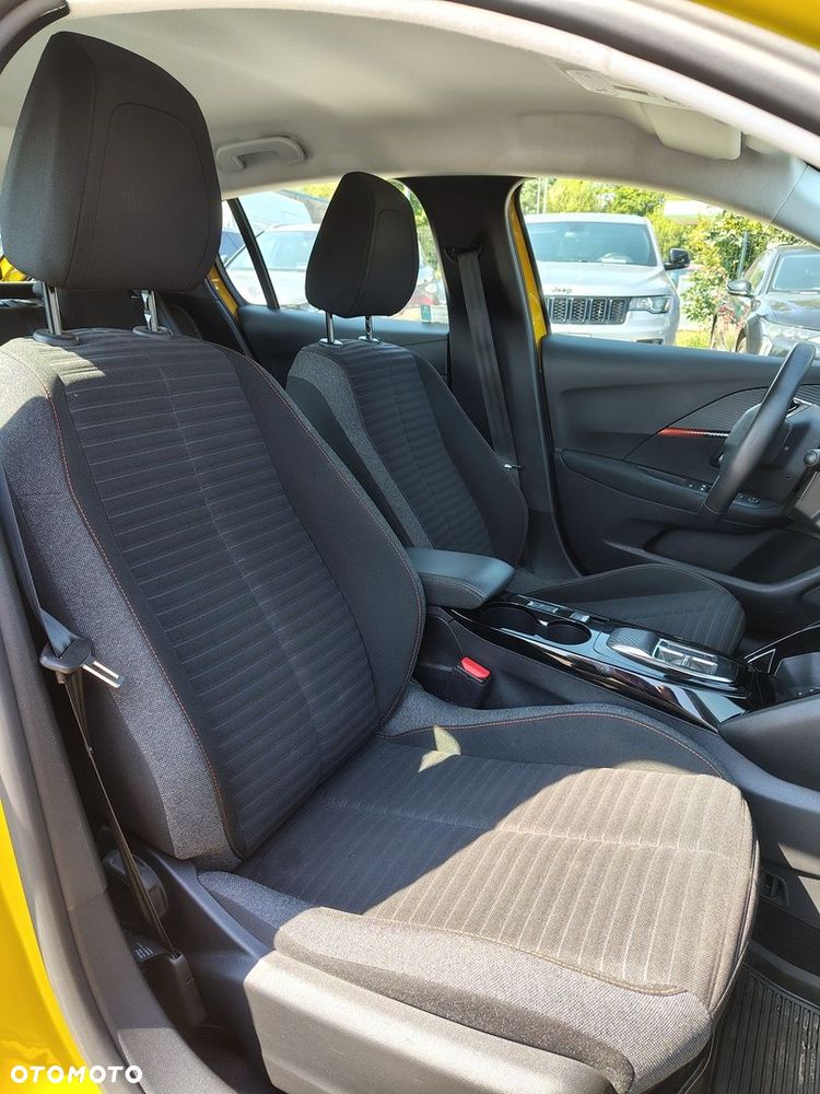 Peugeot 208 - 15