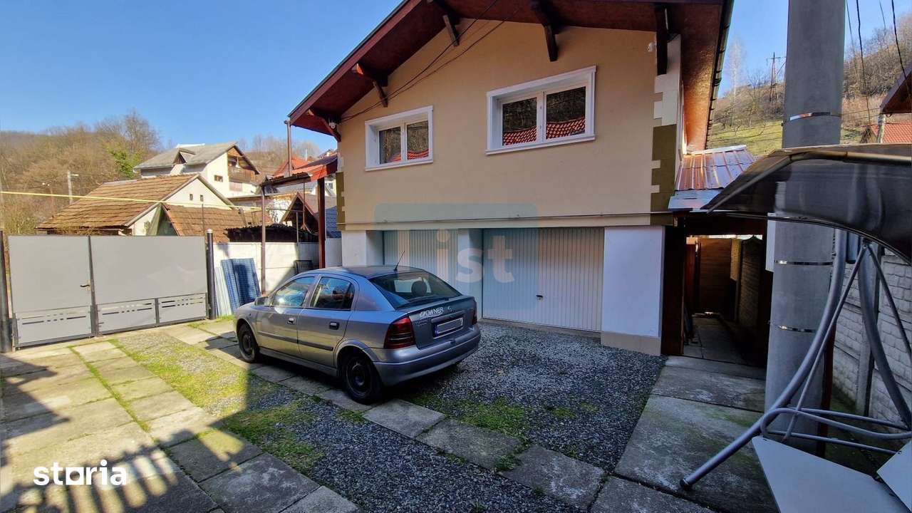 Casă cochetă cu 2 garaje și grădină | Valea Roșie, Baia Mare Comision0 - Imagine principală: 2/11
