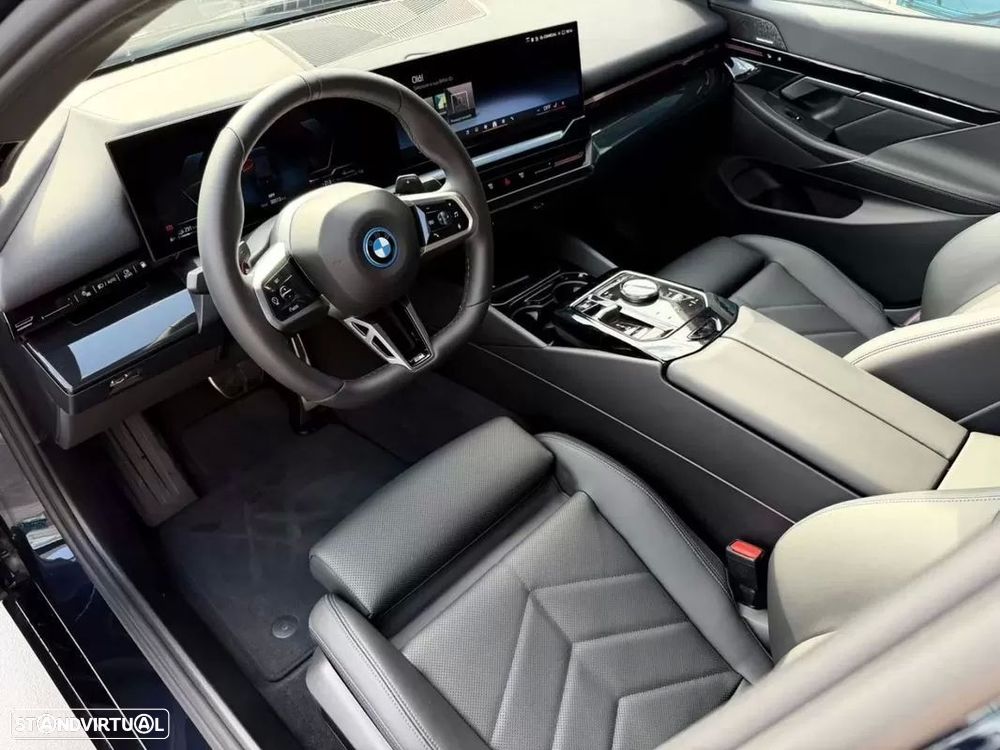 BMW 530 e Pack Desportivo M Pro - 16