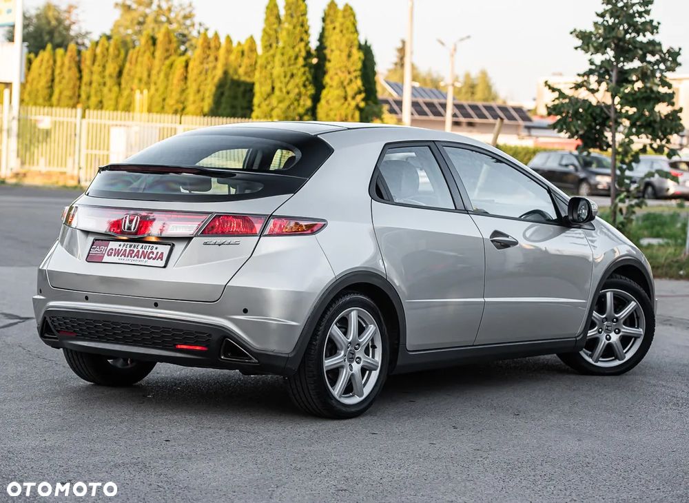 Honda Civic 1.8 Executive NAVI - 4