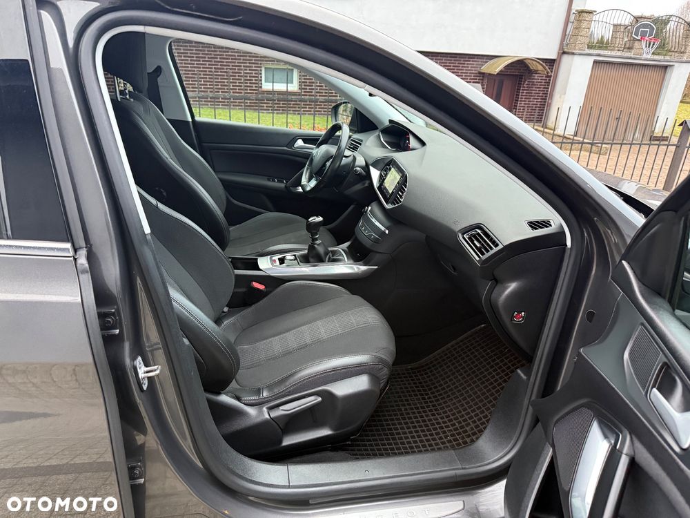 Peugeot 308 BlueHDi 130 Stop & Start Allure Business-Paket - 23