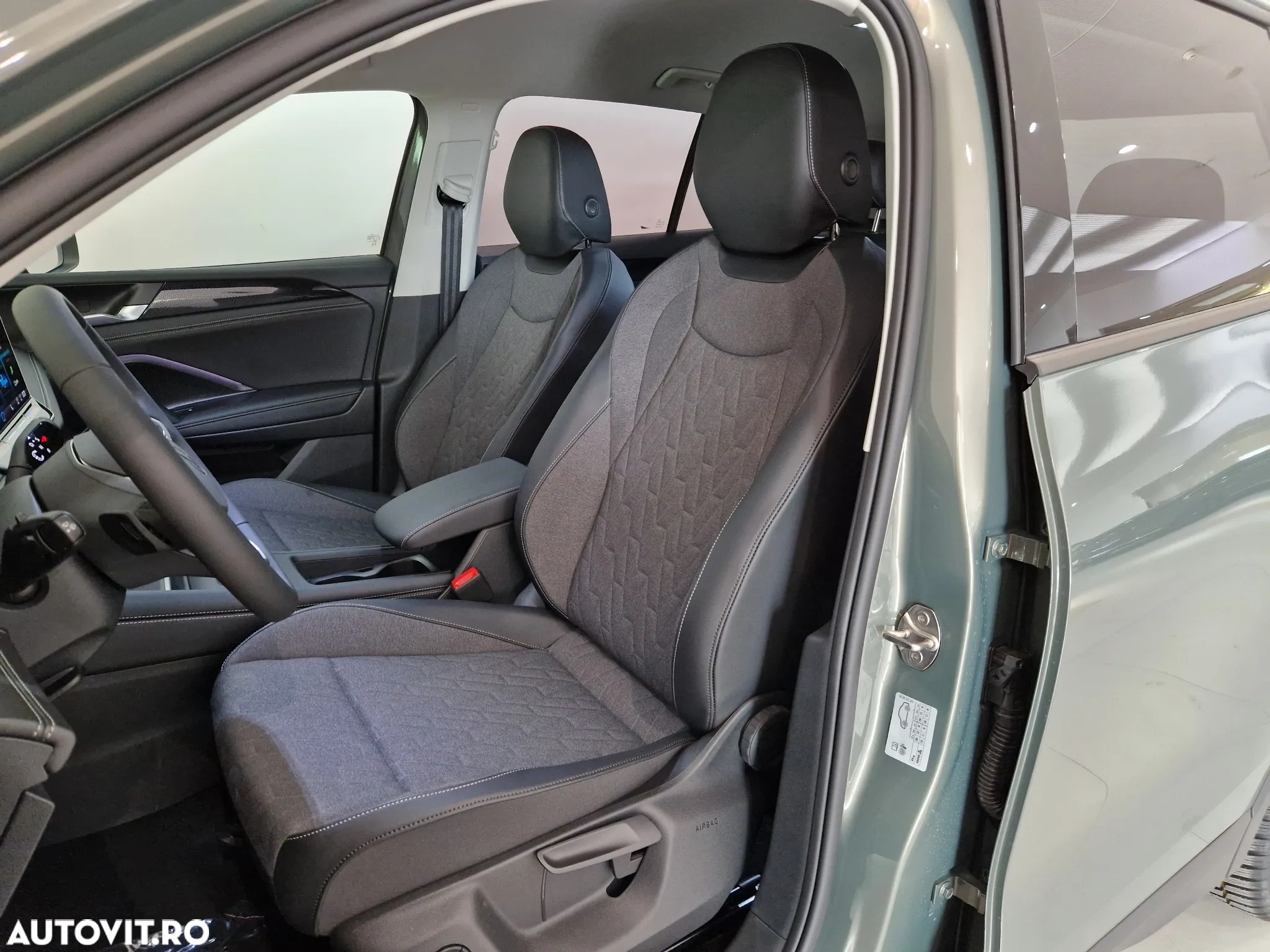 Volkswagen Tiguan - 11