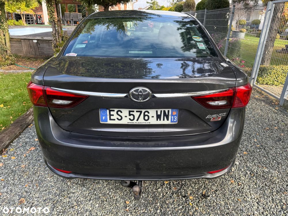 Toyota Avensis 1.6 Premium - 12