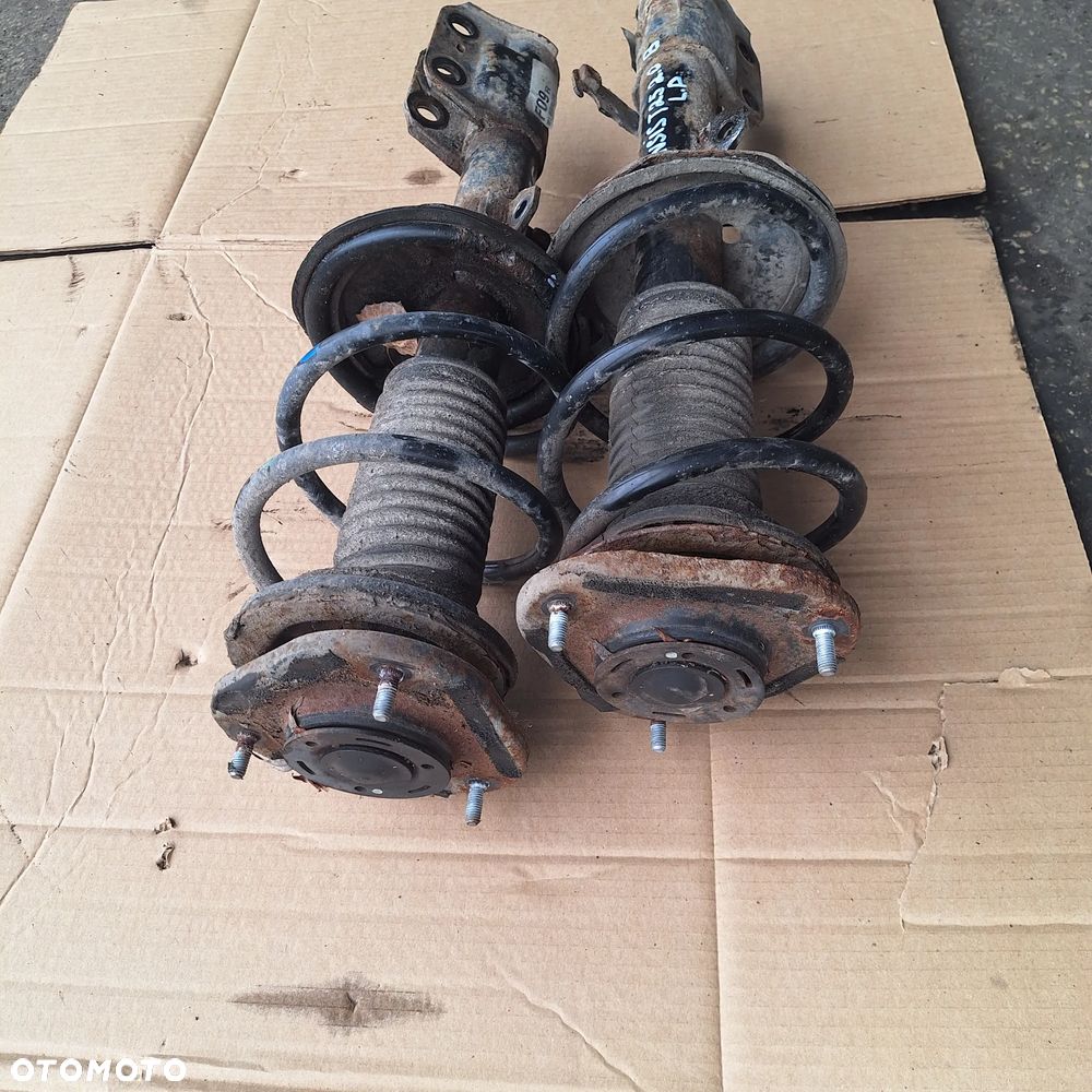 MCPERSON AMORTYZATOR PRAWY LEWY PRZOD AVENSIS T25 2.0 - 4