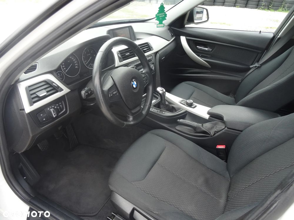 BMW Seria 3 318d - 15
